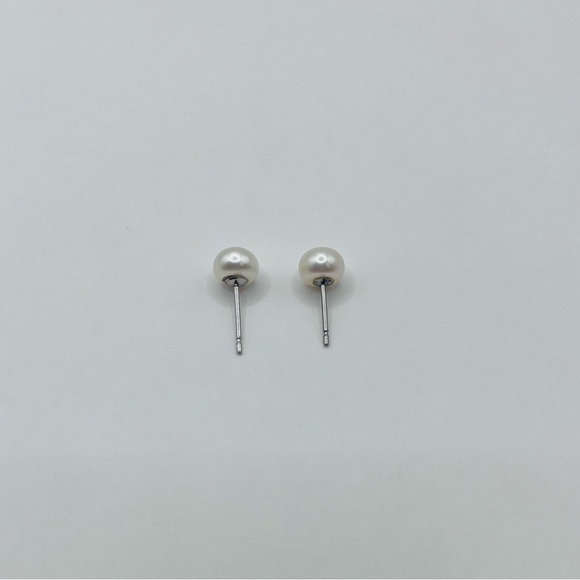 South Sea Pearl Button Earrings - Picture 4 of 4